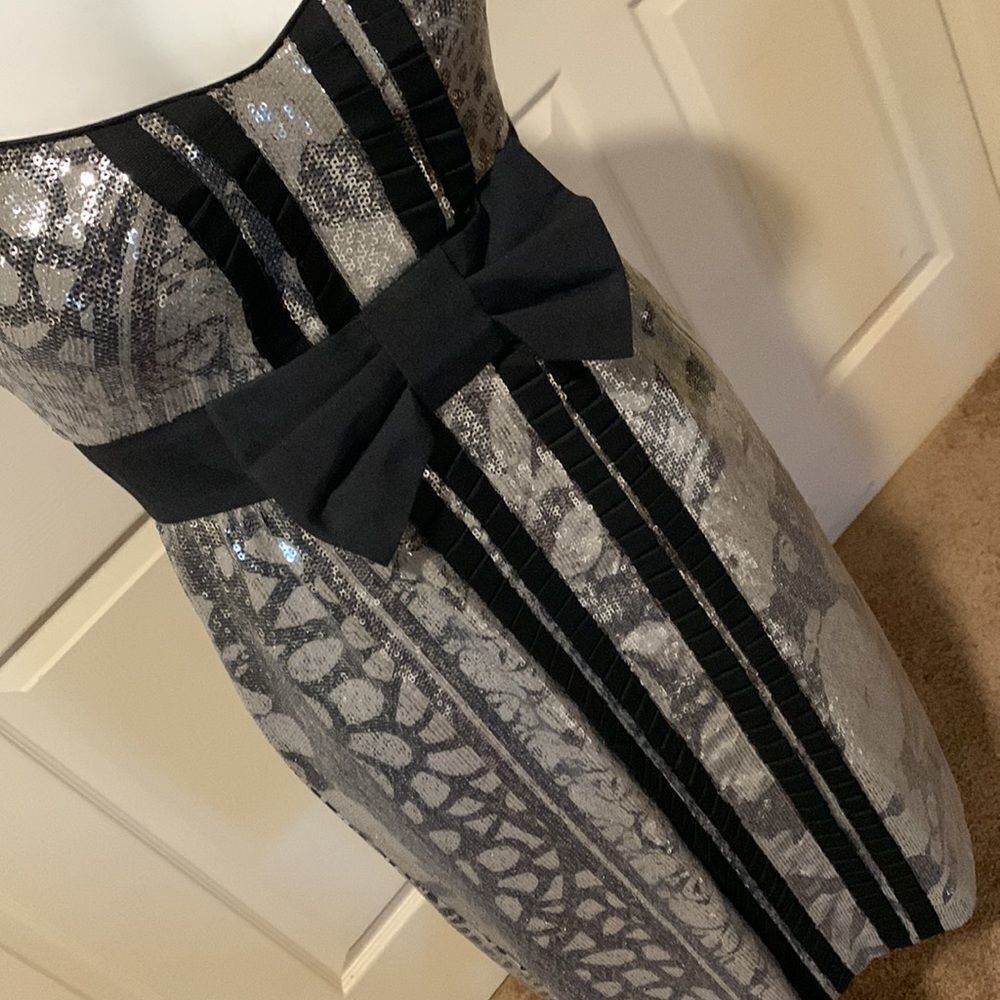 Diane Von Furstenberg sequin silk blend lined dress. 4 - Picture 4 of 16